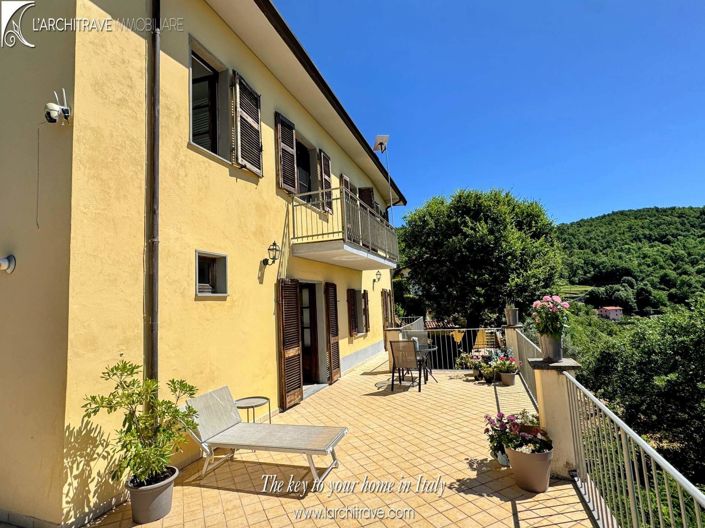Image No.1-3 Bed Villa for sale