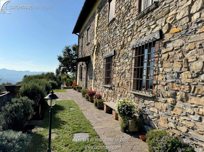 Image No.1-Villa de 3 chambres à vendre à Fivizzano