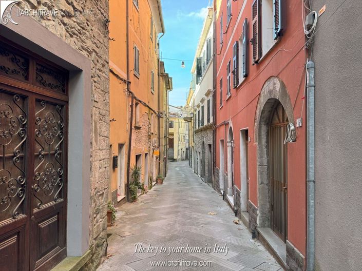 Image No.2-4 Bed House for sale