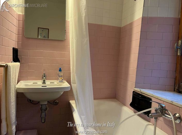 Image No.7-2 Bed House for sale