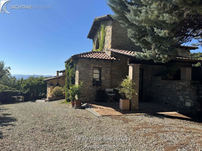 Image No.1-6 Bed Villa for sale