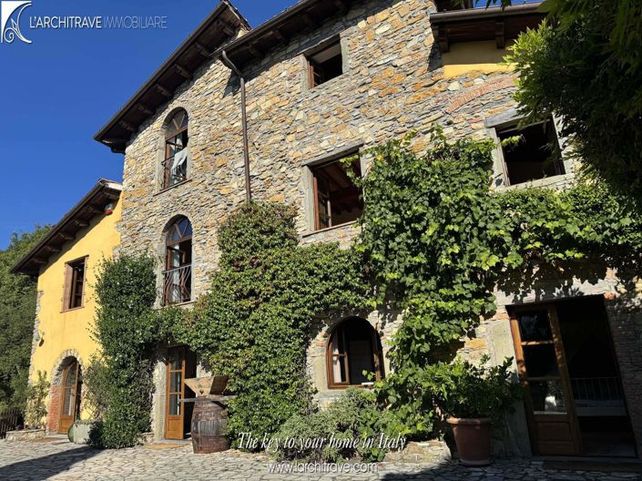 Image No.2-Villa de 6 chambres à vendre à Fivizzano