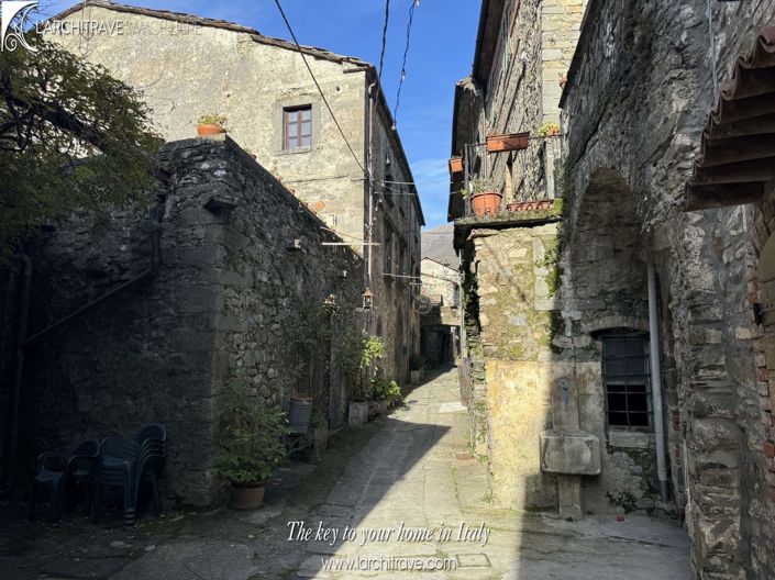 Image No.18-3 Bed House for sale