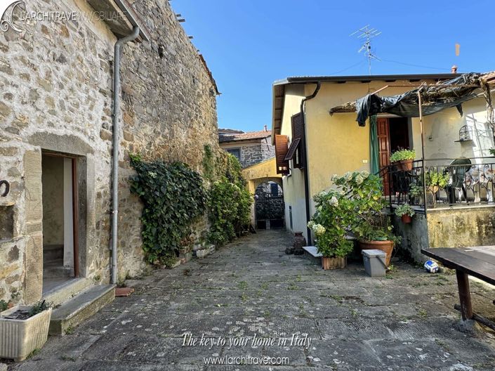 Image No.1-Maison de 3 chambres à vendre à Fivizzano