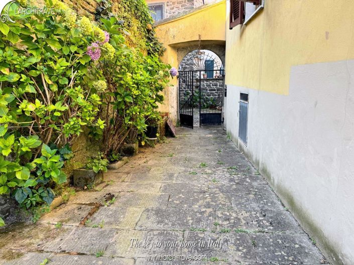 Image No.2-3 Bed House for sale