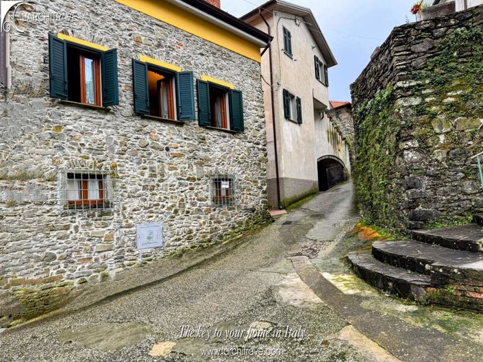 Image No.1-3 Bed House for sale