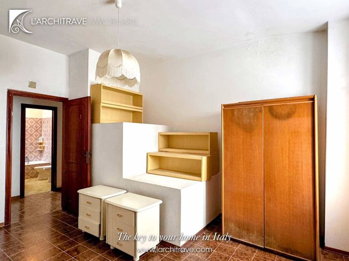 Image No.11-2 Bed House for sale