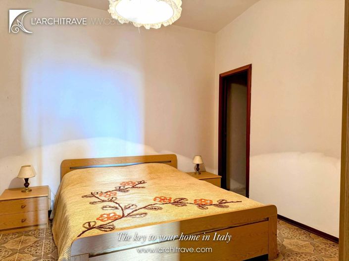 Image No.13-2 Bed House for sale