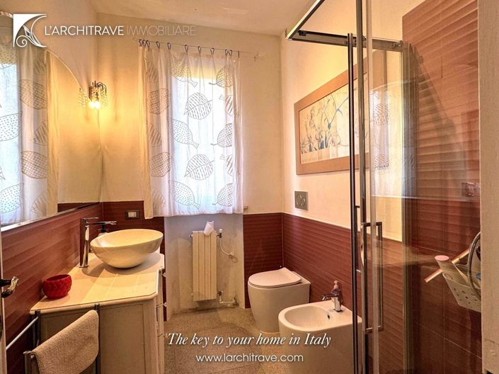 Image No.20-6 Bed Villa for sale