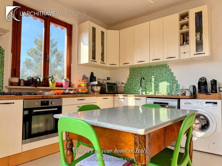 Image No.8-6 Bed Villa for sale