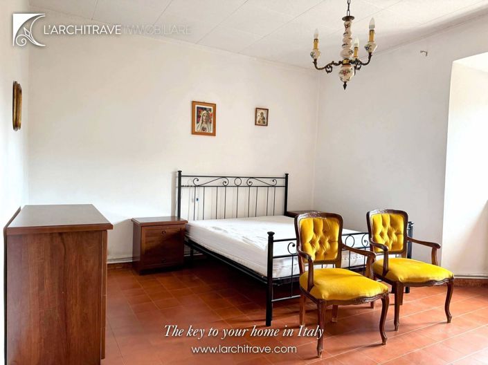 Image No.30-7 Bed House for sale