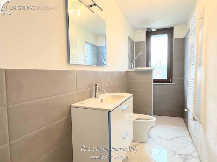 Image No.6-2 Bed House for sale