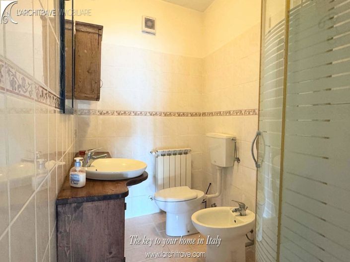 Image No.12-2 Bed House for sale