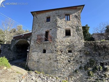 1 - Comano, House