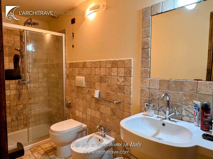 Image No.13-2 Bed House for sale