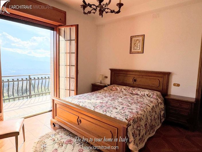 Image No.10-3 Bed House for sale