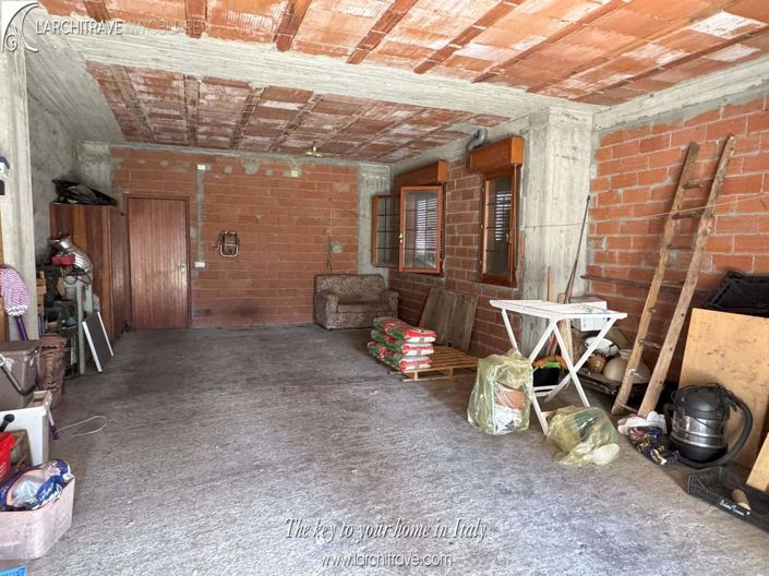 Image No.14-3 Bed House for sale