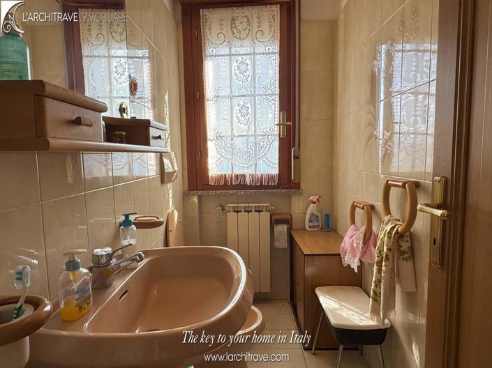 Image No.8-3 Bed House for sale