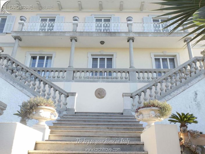 Image No.1-Villa de 6 chambres à vendre à Imperia