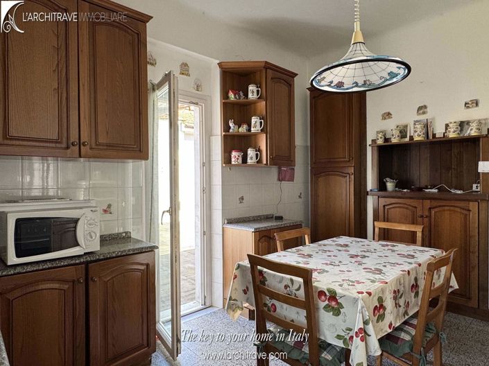 Image No.5-4 Bed House for sale