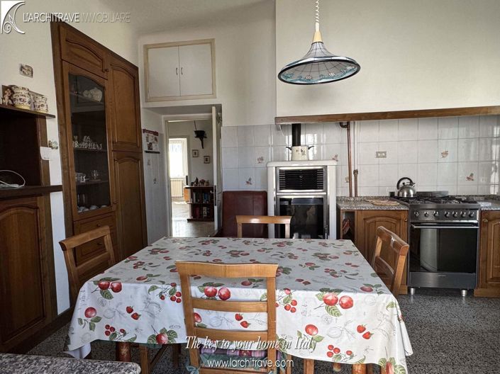 Image No.6-4 Bed House for sale