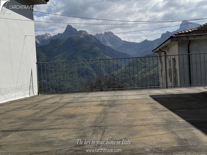 Image No.9-4 Bed House for sale