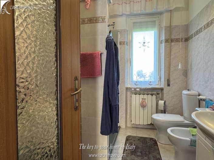 Image No.8-2 Bed House for sale