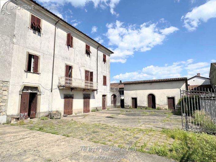 Image No.1-8 Bed House for sale