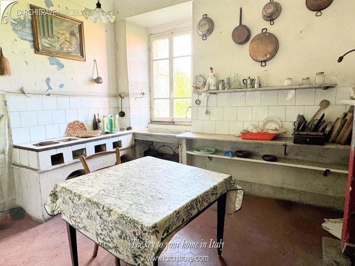 Image No.10-8 Bed House for sale