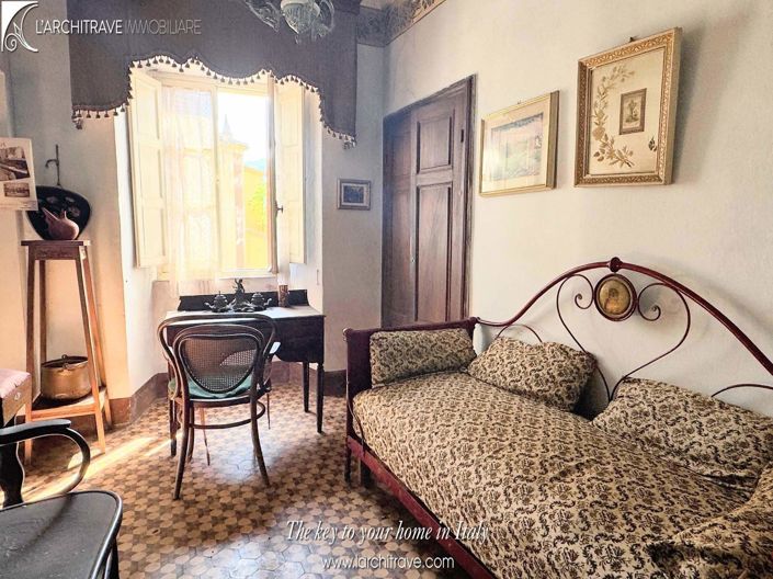 Image No.15-8 Bed House for sale