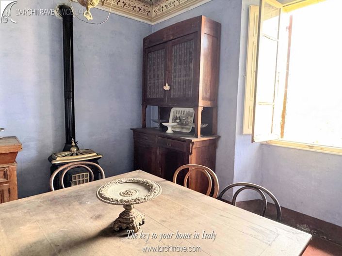 Image No.6-8 Bed House for sale