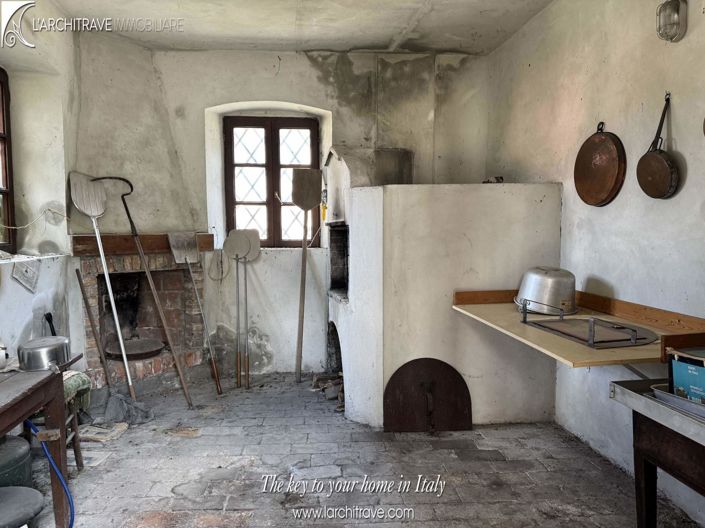 Image No.9-8 Bed House for sale