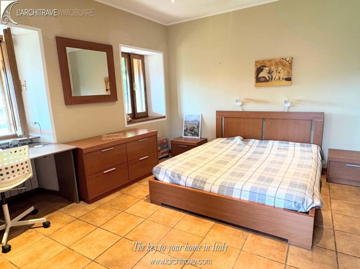 Image No.10-3 Bed House for sale