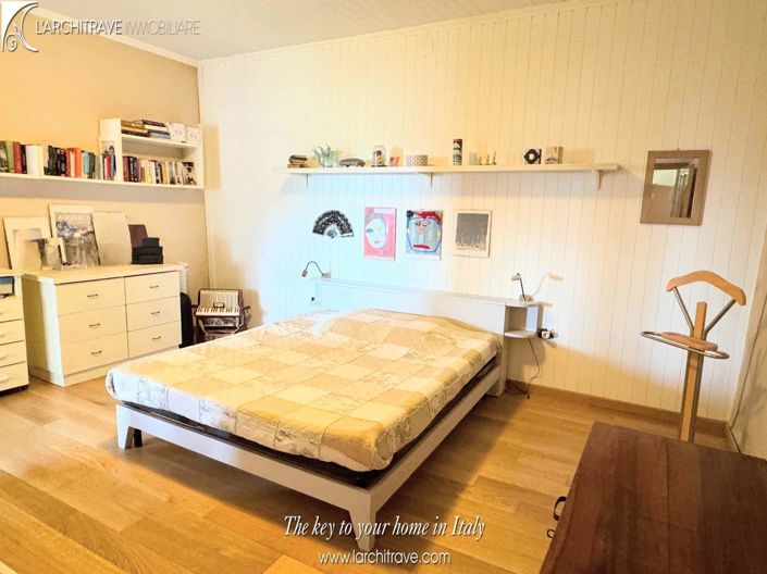 Image No.8-3 Bed House for sale