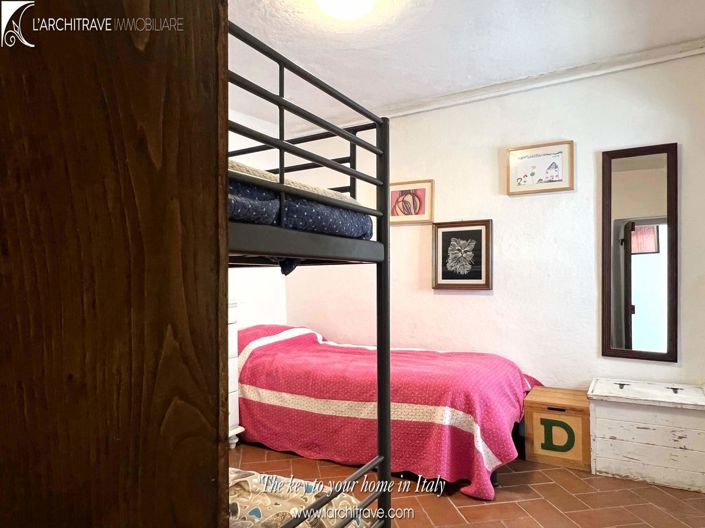 Image No.10-2 Bed House for sale