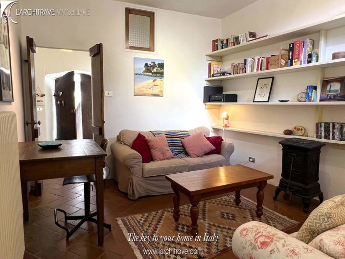 Image No.5-2 Bed House for sale