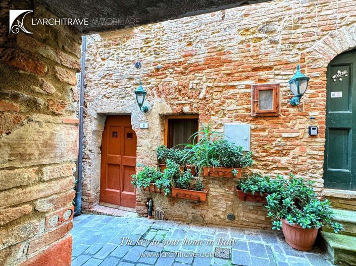 Image No.17-2 Bed House for sale