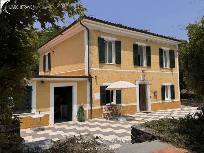 Image No.1-Villa de 4 chambres à vendre à Fivizzano