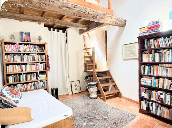 Image No.10-3 Bed House for sale