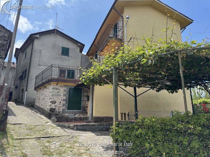 Image No.1-Maison de 2 chambres à vendre à Fivizzano