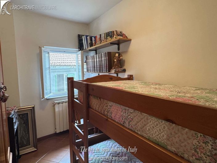 Image No.11-2 Bed House for sale