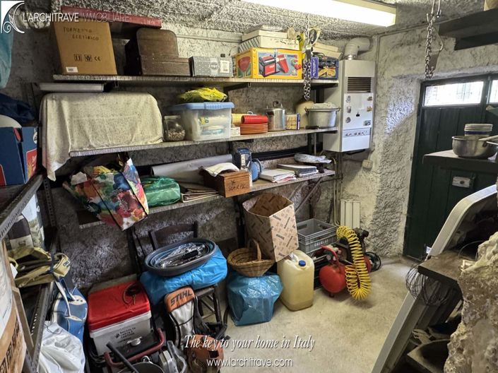 Image No.16-2 Bed House for sale