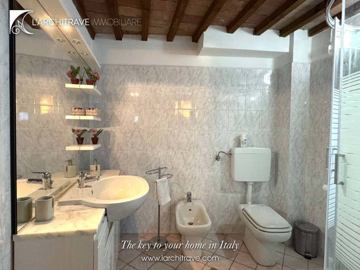 Image No.10-3 Bed House for sale