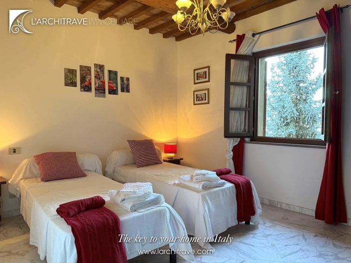 Image No.11-3 Bed House for sale