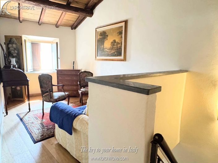 Image No.12-2 Bed House for sale