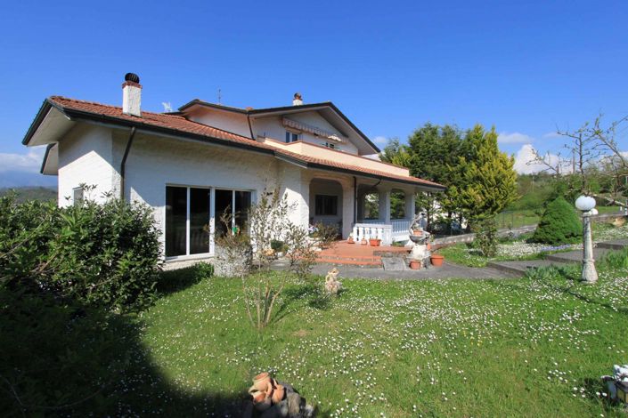 Image No.1-5 Bed Villa for sale