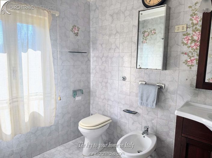 Image No.10-4 Bed House for sale