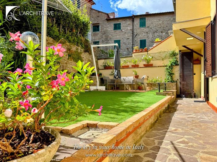 Image No.1-2 Bed House for sale