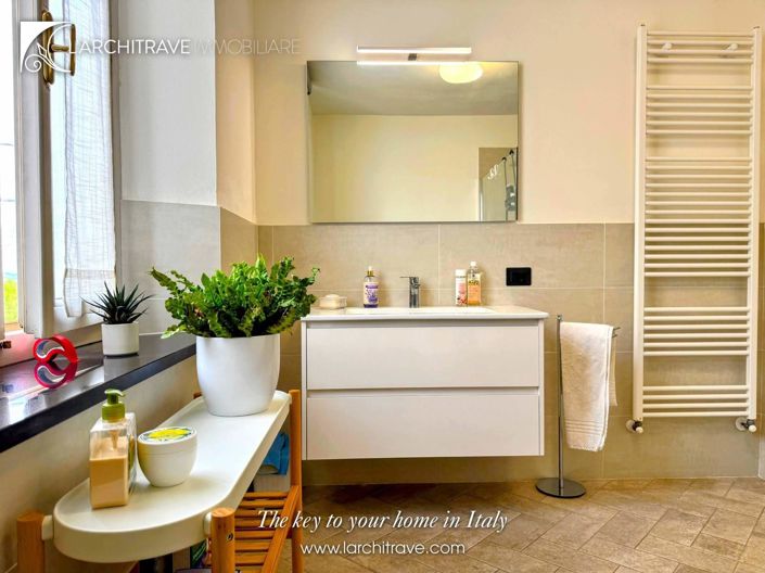 Image No.12-2 Bed House for sale