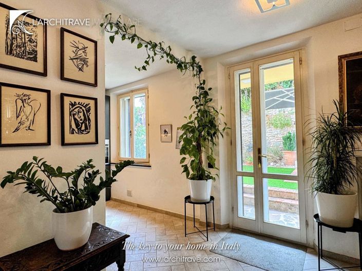 Image No.8-2 Bed House for sale